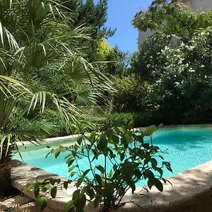 https://le-couvent-apt.fr-provencehotel.com